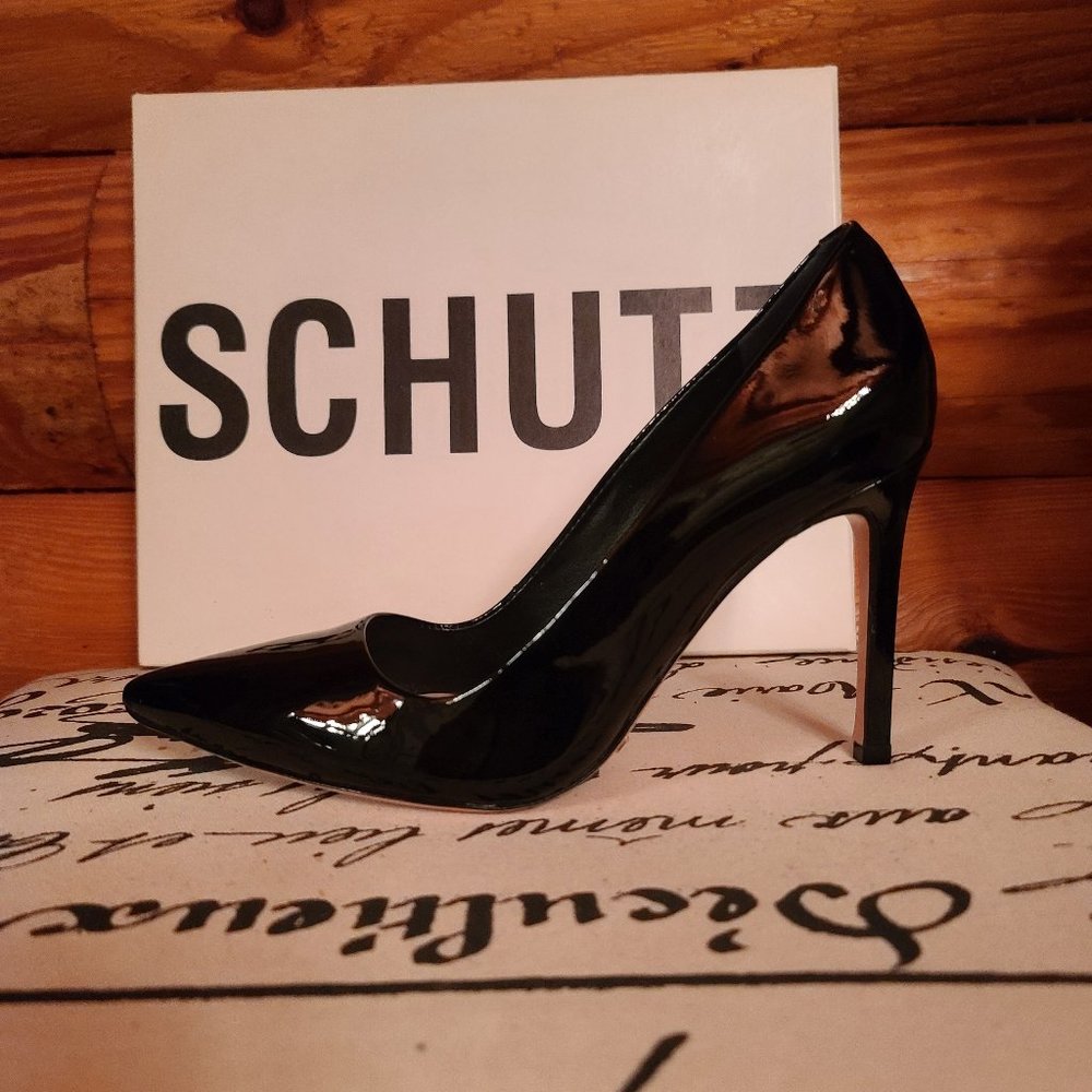 Schutz "Farrah" Black Patent Leather Pumps Size 7.5